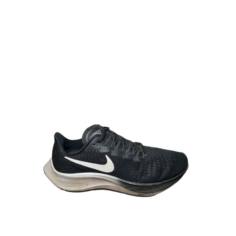 Nike women’s Black Athletic Shoe with White Swoosh size 7.5